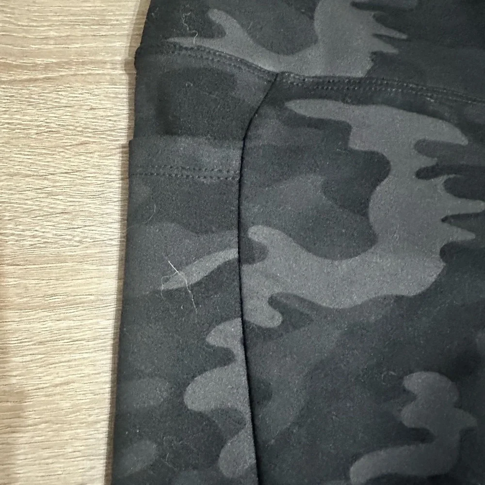 Danskin Women's Camo Bike Shorts (bundle 2) - Black. Size large. - Picture 8 of 11